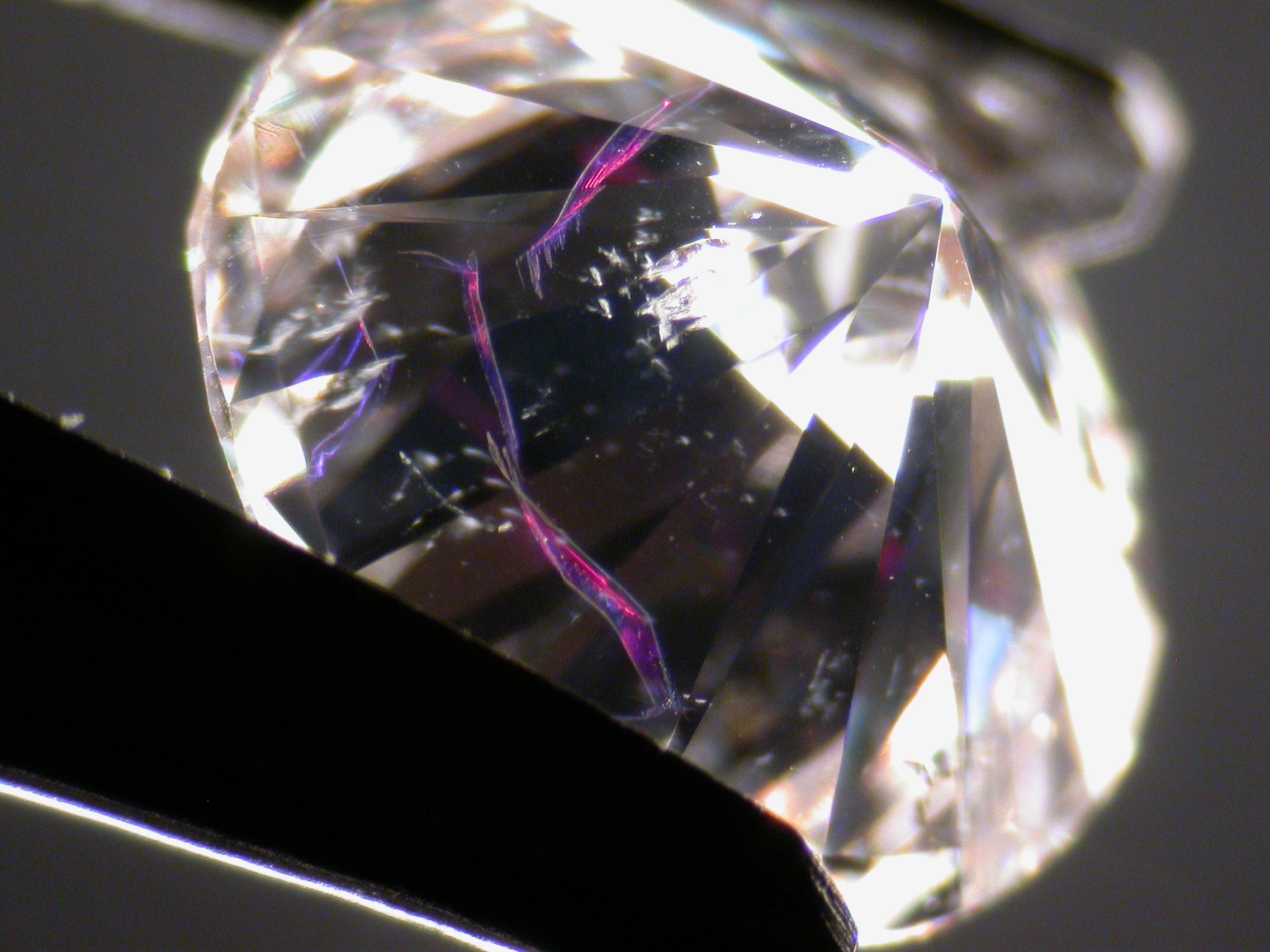 Clarity enhancement in diamond