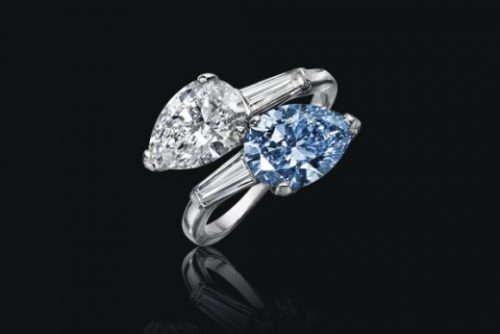 A Twin Stone Pear Brilliant cut Fancy Vivid Blue Diamond