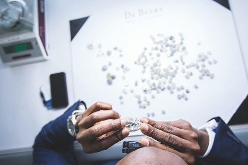 De Beers Cuts Prices of Cheaper Rough