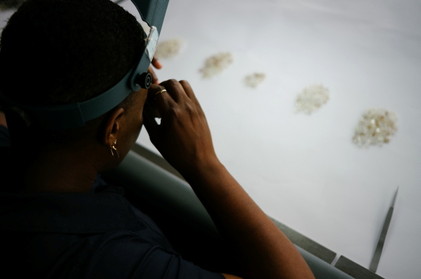 De Beers sold $700m worth of rough diamonds