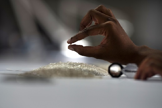 De Beers Global Sightholder Sorting a parcel of rough diamonds 