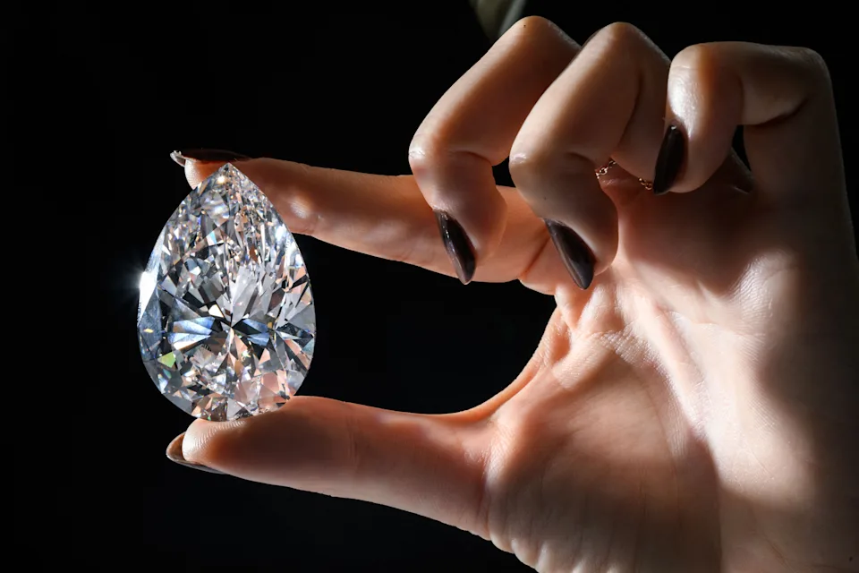At the very top end of the diamond market, traditional pricing frameworks cease to function. Per-carat benchmarks, standard price lists, and even established scarcity models lose relevance when value is driven not by comparables, but by the willingness of elite buyers to secure assets of extreme rarity.