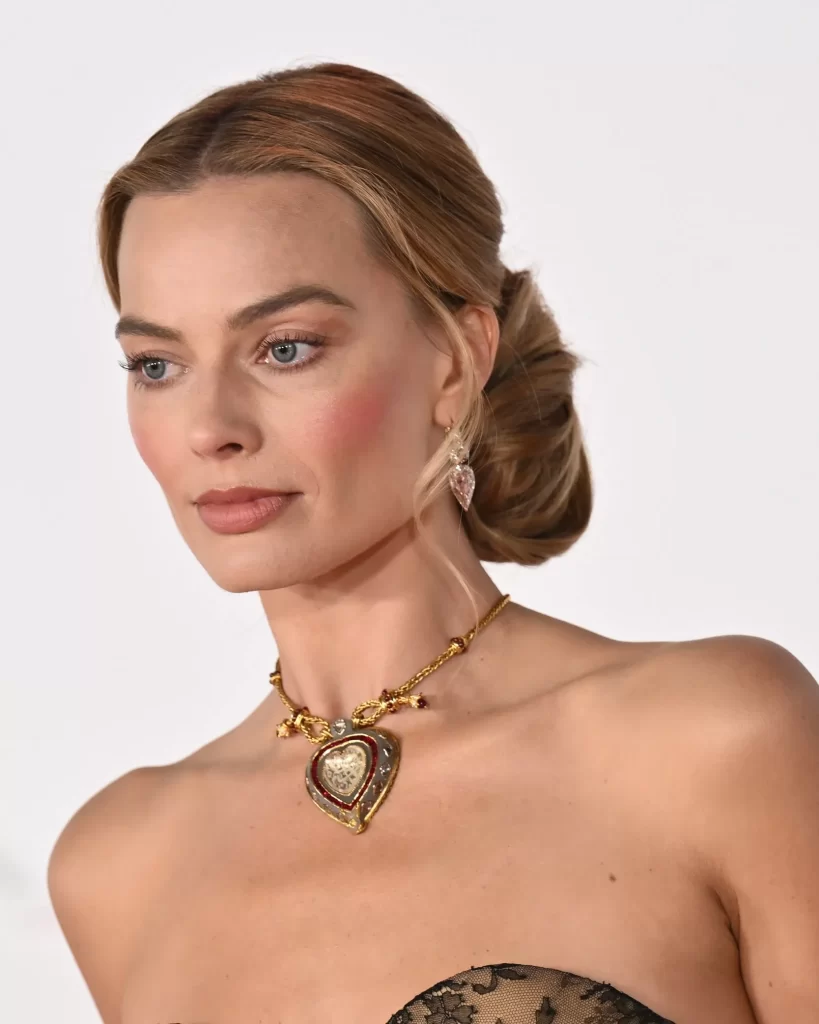 Margot Robbie Revives Hollywood Jewellery