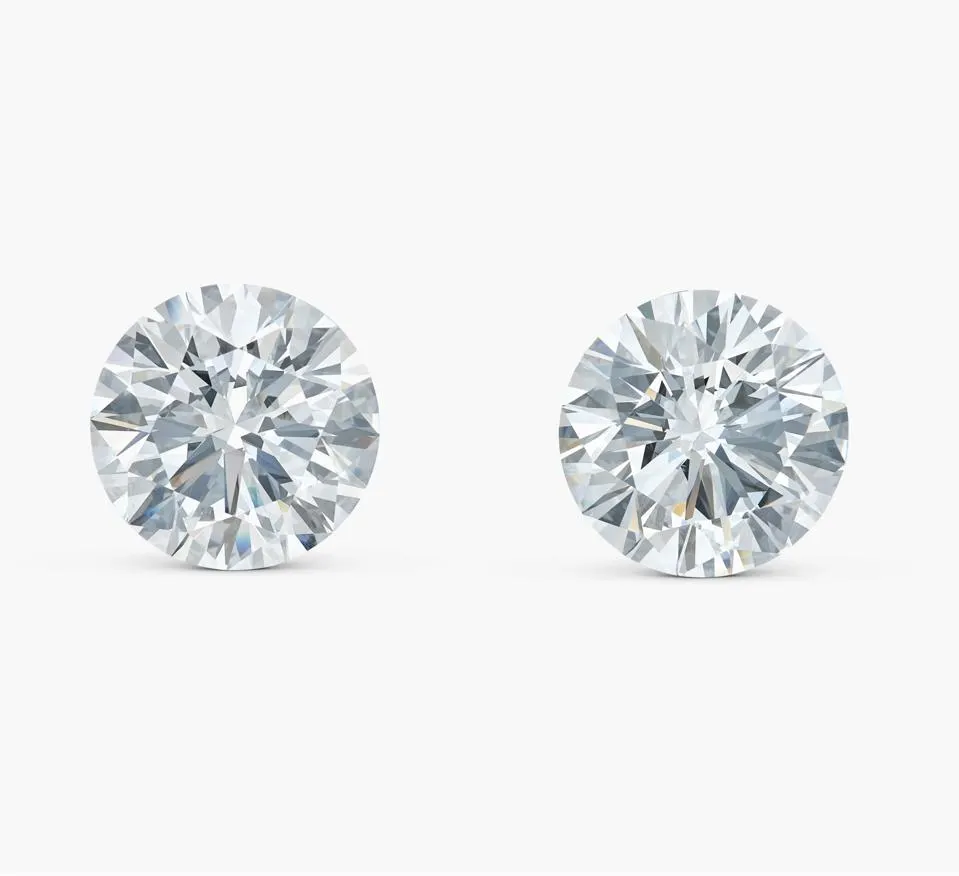 “perfectly matched.” Each weighed 18.38 carats and was graded Type IIa, D color, with one graded flawless and the other internally flawless