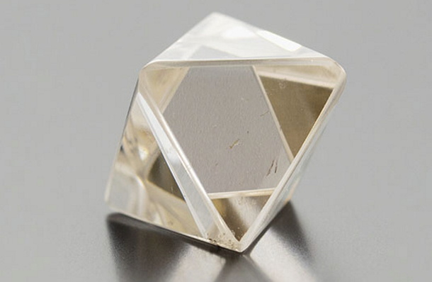 The Gemological Institute of America (GIA) has issued an important warning after examining a 6.87-carat, near-colourless CVD laboratory-grown diamond that had been deliberately fashioned to resemble a natural rough diamond crystal.
