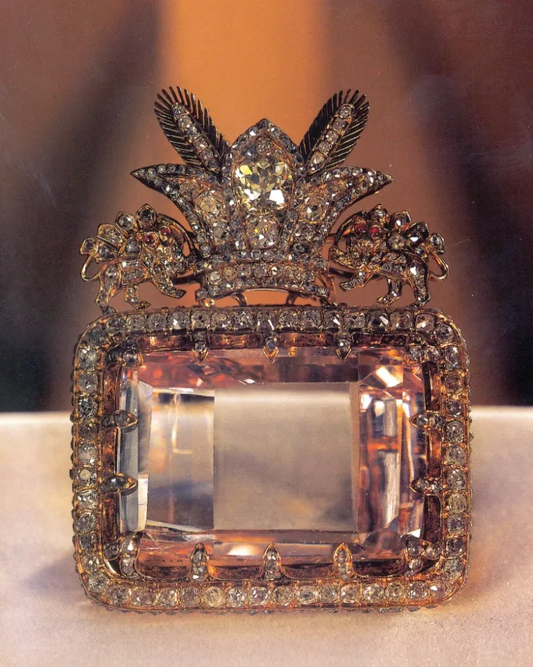 The Daria-i-Noor diamond The Daria-i-Noor diamond